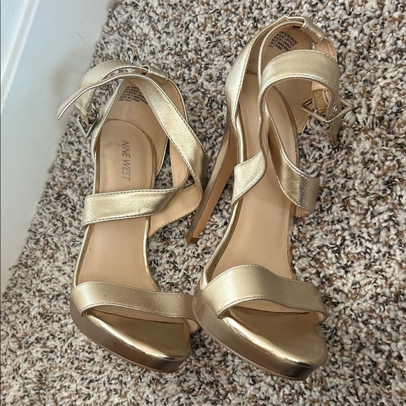 Nine West Metallic Gold Heels - Picture 7 of 17